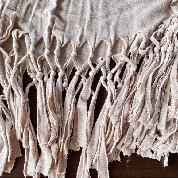 Cupio tan colored fringed blouse - Picture 5 of 8